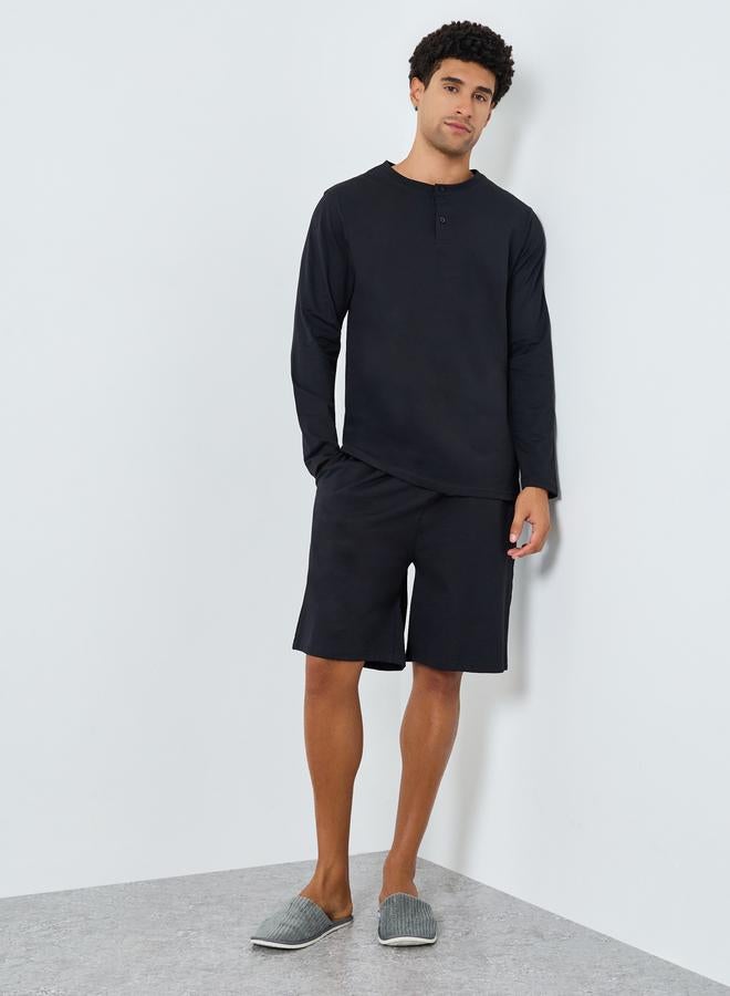 ستايلي طقم بيجاما من تيشيرت محبوك وشورت - Image 5